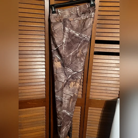 Under Armour Women's Realtree camouflage hunting pants size 8 - Picture 12 of 12